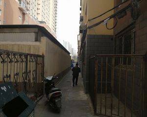 满小 单价低 距校近 停车方便