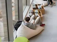 房子精装修,中间楼层,轻轨站比较近,