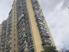 新上房源,总价低。带小花园,房东诚意出售!!!!