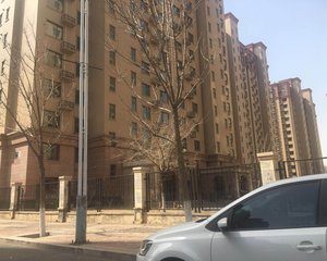 东亚三期三楼中户,户型好,采光好