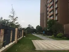 产权清晰,居住舒适,自带车位,户型方正,中空大厅