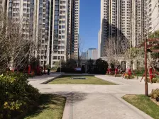 店长推荐,东站旁的洋房,楼层好,装修不赖