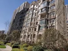 此房业主自住精装修,现代简约风格