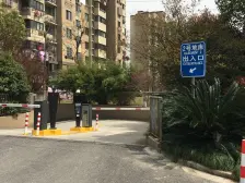 近商圈,主卧朝南,得房率高,房型正气,独立电梯,交通便利