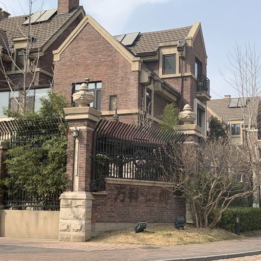 万科红郡6室3厅5卫南北朝向13000.00元/月出租