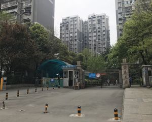 怡泰花园1室1厅西南东北