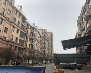 房龄新 纯毛坯 一梯一户位置楼层好有独立车棚