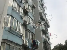 人总是在无能为力的时候碰上心爱的电梯房