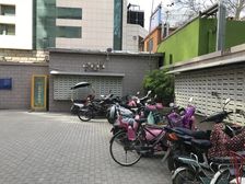 城市阳台出行方便,百货楼商圈。