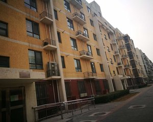 金顶街59号院3室1厅南北