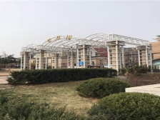 有地铁公交出行方便,适合对初中有要求的客户居住