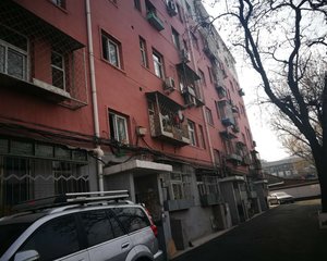 金顶街一区3室1厅南北