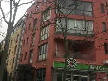 一梯两户,客厅朝南,小区入口附近,精装修,诚意出售