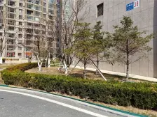 位置好 公建开了两个门头 租给了两家