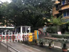 大龙山轻轨旁三色花园两室诚心出售