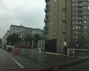地铁口临江星苑75平两室房东诚心出售价格可谈