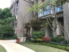 业主精装修,采光很好,楼层适中,出门就是体育公园