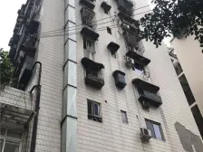 红旗河沟双轻轨 住家大三房 顶楼有露台 出行方便