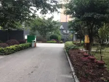 中医院旁 轻轨房,商圈旁 ,住家装修,拎包入住