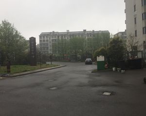 133.6平方三室两厅一厨一卫