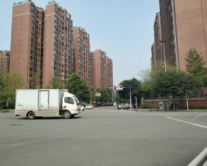 置信丽都花园B区4室1厅东