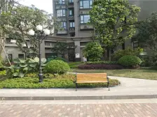 一期精装一改二,家具家电齐全,居家舒适