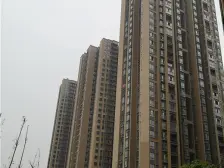 此房屋位于小区中庭安静舒适,离轻轨二号线近交通方便