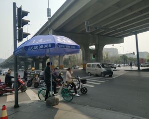 营盛大厦1室0厅东南