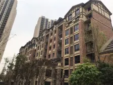 5号线轻轨站旁次新小区 精装3房 采光好 交通方便