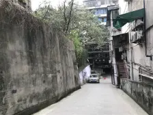 步梯2楼,正两房,楼下就是菜市