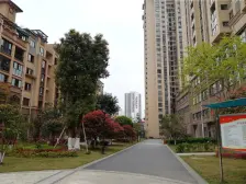 急售!次新房!采光充足,户型方正精装修,配套齐全