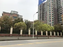 500万精装修,自带双车位,地铁100米满五年,三校H绕