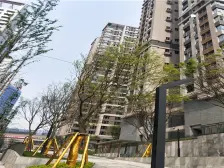 石桥铺商圈 双轻轨 次新小区 居家安静 方便看房