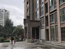 谢家湾 跃层4室户型 右边是万象城,左边是步行街