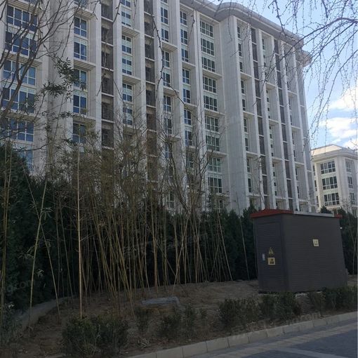 我是小区负责人,实地看过本房,对房子比较了解!我主做燕莎商圈