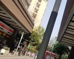 海亮爱金沙3室1厅东北