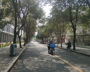 营盛大厦1室1厅东南
