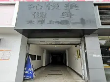 中装修的两室一厅的房子出售。采光好。户型方正。