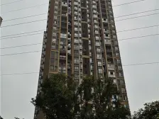 此房屋位于小区中庭安静舒适,离轻轨二号线近交通方便