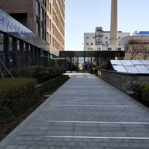 7080中心广场1室1厅1卫东朝向2400.00元/月出租