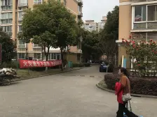 此房手续齐全,格局好,采光好,无遮挡,出行方便