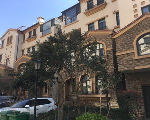洋房大套三元宝户型楼前是公园采光好