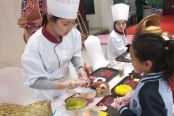 嘉和城三月三民俗活动之五色糯米饭制作