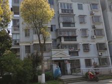 近地铁,精装修带院子,一改二诚意出售