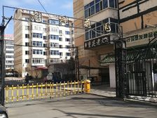 龙珅花园 邻红旗大街 精装修 可办公开班