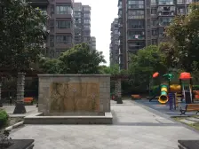 独立别墅,私密性高,两面临河,面宽开阔,格局好