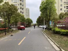 新上房源,精装修大一房小区位置好,楼层好,诚信出售