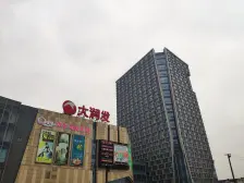 地铁3号线口,精装房,配套设施齐全。