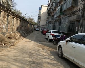 此房是偏门两室,采光充足,地址位置好,位于益友商圈