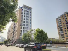 新上洋房复式 楼下三房楼上两房户型 房东诚心出售